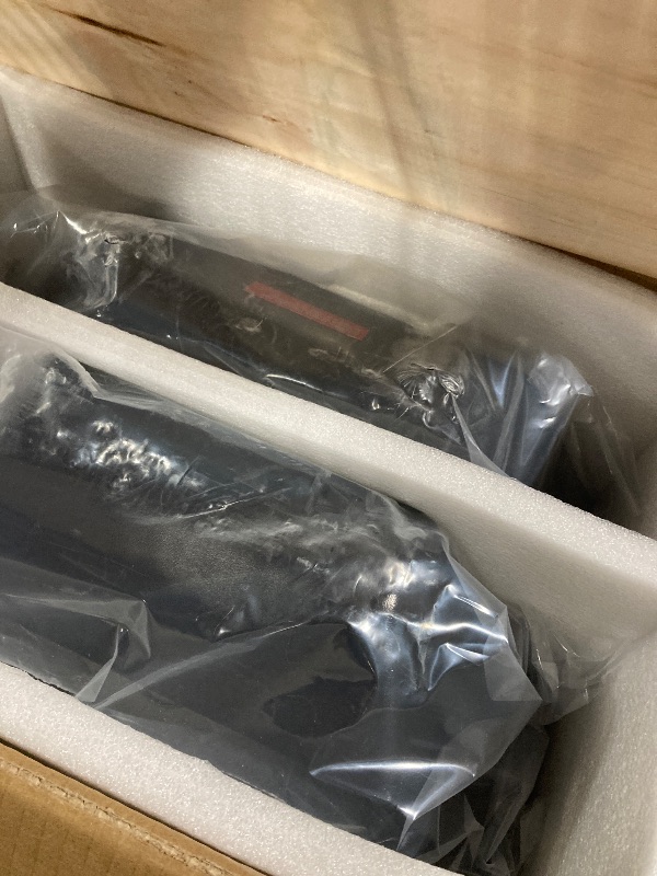 Photo 1 of ***USED***DAMAGED****CURT 16093 A25 5th Wheel Hitch, 25,000 lbs, Select Chevrolet Silverado, GMC Sierra 2500, 3500 HD, 8-Foot Bed Puck System