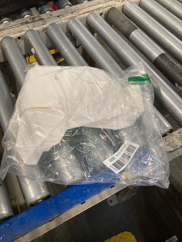 Photo 1 of ****STAINED ON THE FRONT AND ARM***Soothfeel Women's Athletic Workout Jacket Lightweight UPF 50+ Long Sleeve Sun Protection Shirts Zip Up Cropped Sun Jacket Hiking Tops (White, M)