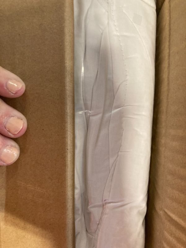 Photo 1 of ***FACTORY SEALED****EASELAND Queen Size Mattress Pad Pillow Top Mattress Cover Quilted Fitted Mattress Protector Cotton Top Stretches up 8-21" Deep Pocket Cooling Mattress Topper (60x80 inch, White)