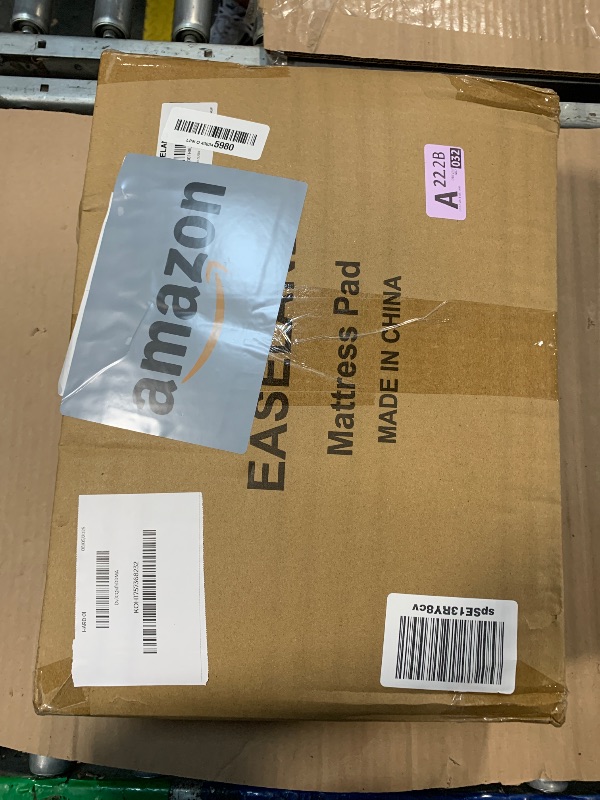 Photo 1 of ***FACTORY SEALED****EASELAND Queen Size Mattress Pad Pillow Top Mattress Cover Quilted Fitted Mattress Protector Cotton Top Stretches up 8-21" Deep Pocket Cooling Mattress Topper (60x80 inch, White)