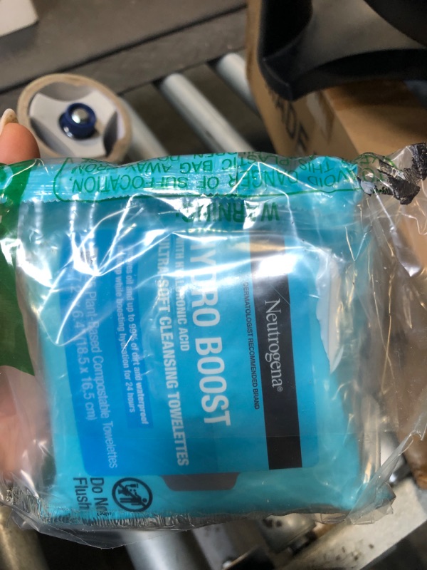 Photo 1 of **MISSING 1** Neutrogena Hydro Boost Ultra-Soft Micellar Cleansing Wipes with Hyaluronic Acid, Hydrating Makeup Remover Wipes Remove Dirt & Waterproof Makeup, Hypoallergenic, Plant-Based Cloth, 2 x 25 ct