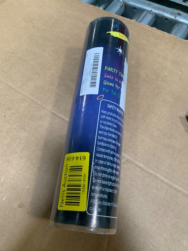 Photo 1 of 150 Pack 8” White Glow Sticks Bulk with 150 Connectors Neon Glow In The Dark Party favors Supplies for Holiday Birthday Party Decoration (White)