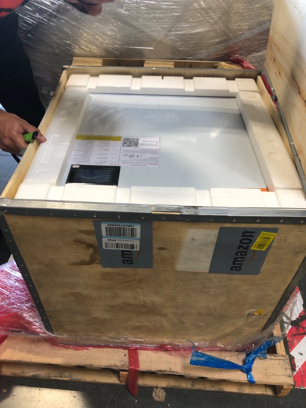 Photo 1 of **THE BOTTOM PARTS IS MISSING** VEVOR Commercial Ice Maker Machine, 360LBS/24H Ice Making Machine with 250LBS Large Storage Bin, Auto Self-Cleaning Ice Maker Machine with Touchscreen for Bar Cafe Restaurant Business Commercial