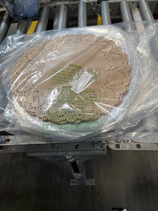 Photo 1 of 100 Piece Gold Placemats Disposable Round Table Mat 13 Inch Gold Foil Mesh Pressed Foil Paper Placemat Tablecloths Table Runner for Party Wedding Home Dinners Table Decor