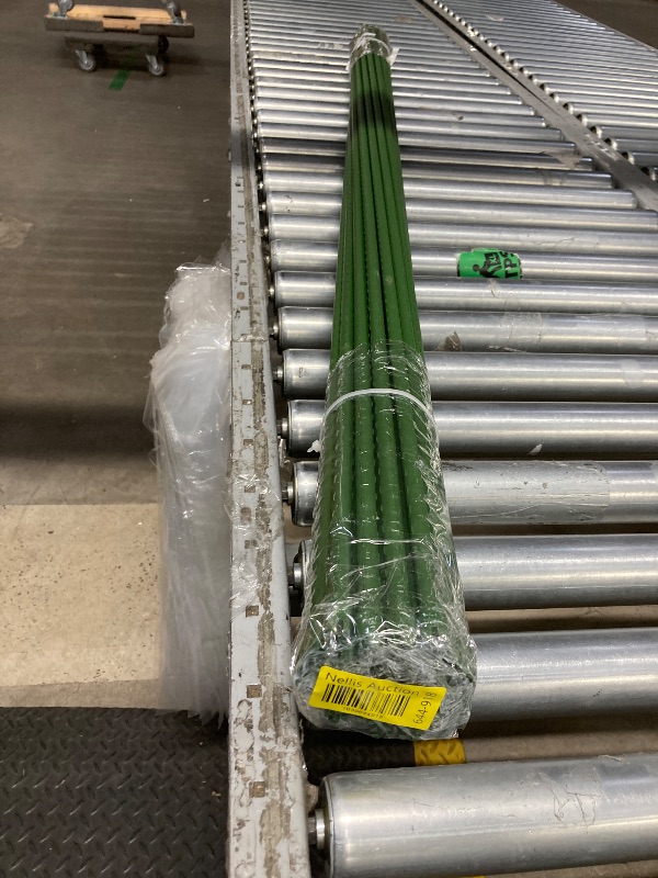 Photo 1 of 
WAENLIR Garden Stakes 60 inch 5ft Sturdy Plant Sticks/Support, Tomato Stakes, Pack of 30