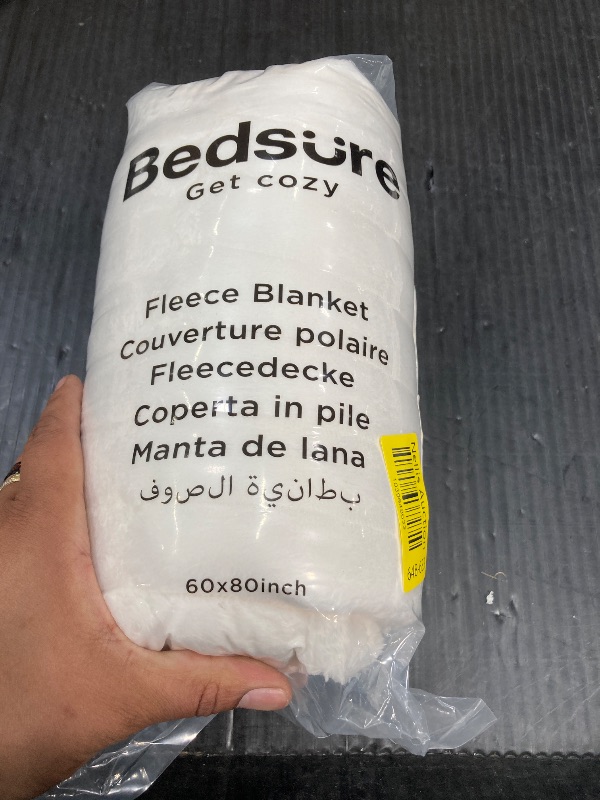 Photo 1 of  White Throw Blanket for Couch - Super Soft Cozy Blankets for Women, Cute Small Fleece Throws for Girls, 