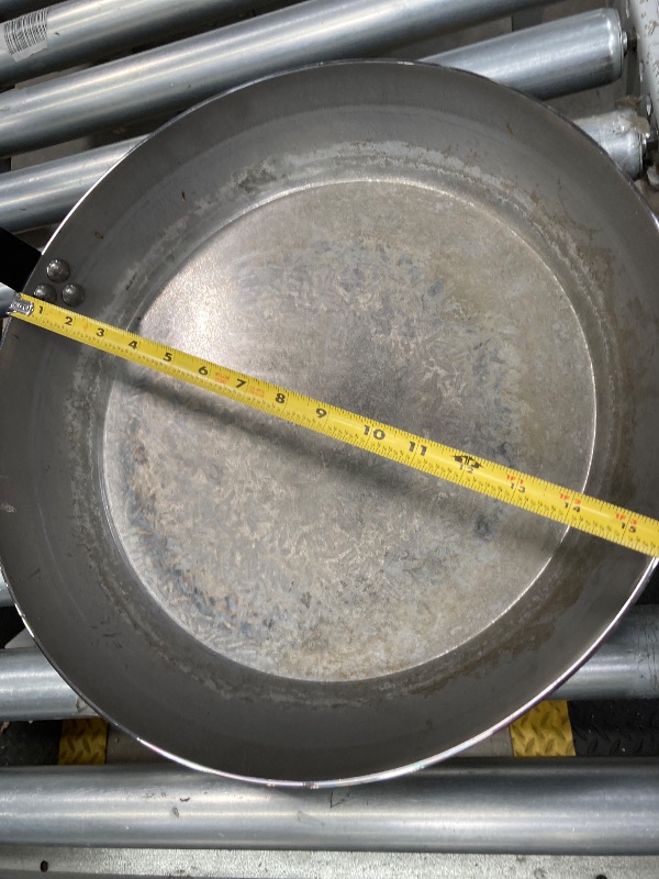 Photo 1 of Restaurantware 16" Fry Pan/ Large Skillet ***(ORIGINAL STOCK PHOTO NOT AVAILABLE, SOME SCUFFS/SCRATCHES, ADDITIONAL CLEANING NEEDED, NOT IN BOX, NO PACKAGING)***