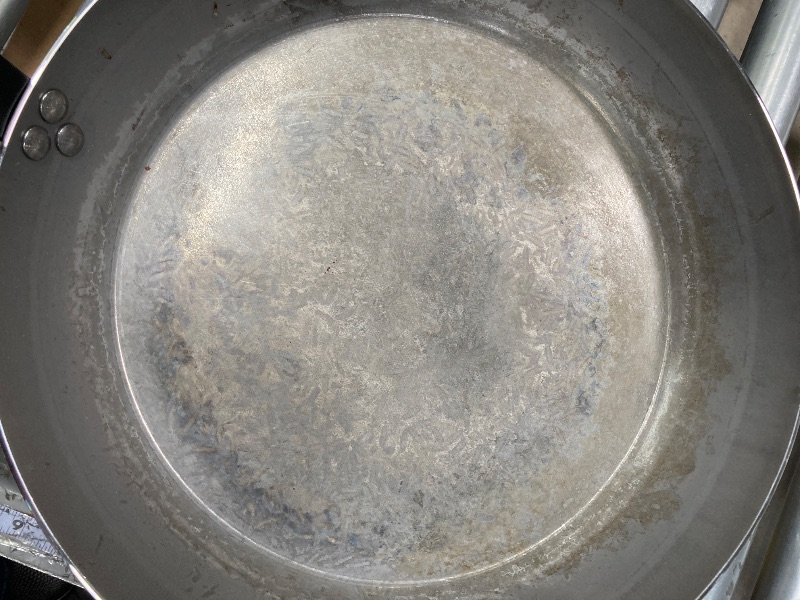 Photo 1 of Restaurantware 16" Fry Pan/ Large Skillet ***(ORIGINAL STOCK PHOTO NOT AVAILABLE, SOME SCUFFS/SCRATCHES, ADDITIONAL CLEANING NEEDED, NOT IN BOX, NO PACKAGING)***