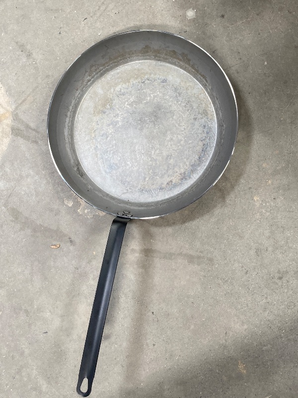 Photo 1 of Restaurantware 16" Fry Pan/ Large Skillet ***(ORIGINAL STOCK PHOTO NOT AVAILABLE, SOME SCUFFS/SCRATCHES, ADDITIONAL CLEANING NEEDED, NOT IN BOX, NO PACKAGING)***