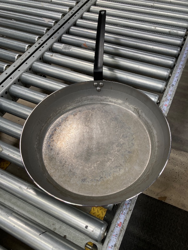 Photo 1 of Restaurantware 16" Fry Pan/ Large Skillet ***(ORIGINAL STOCK PHOTO NOT AVAILABLE, SOME SCUFFS/SCRATCHES, ADDITIONAL CLEANING NEEDED, NOT IN BOX, NO PACKAGING)***