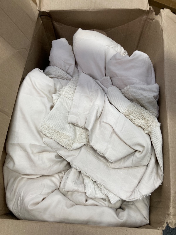 Photo 1 of ***used****Bedsure Queen Size Comforter Set Beige, Boho Tufted Bed Set, Checkered Farmhouse Shabby Chic Bedding, 3 Pieces, 1 Plaid Geometric Comforter and 2 Pillow Shams