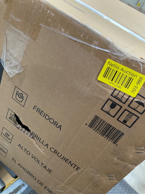 Photo 1 of  *** the turntable is missing***Toshiba 1.5 cu. ft., 1000 Watts Multi-Functional Microwave Oven, Smart Sensor, ML-EC42P(BS), Black Stainless Steel
