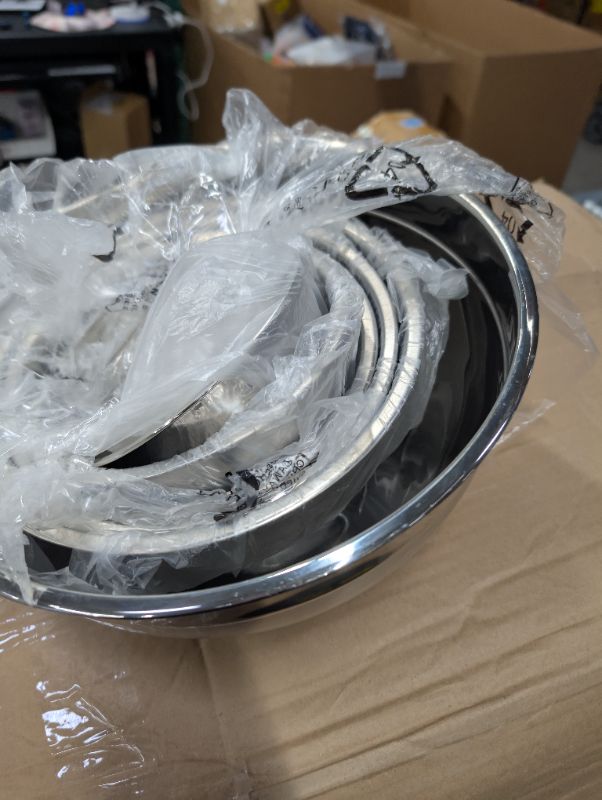 Photo 1 of ***(MISSING PIECES, INCOMPLETE SET, BENT/DENTED ON EDGE SLIGHTLY, SOME SCUFFS/SCRATCHES, NOT IN ORIGINAL PACKAGING)***Mixing Bowls with Airtight Lids Set, 4 Stainless Steel Bowls Nesting Bowls, Kitchen Organizers and Storage Non-Slip Bottom, Size 1.5/2.0/