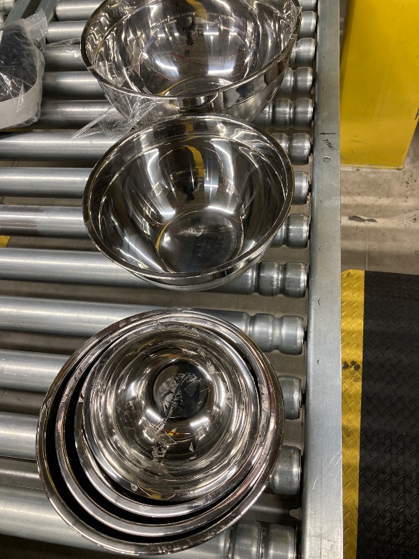 Photo 1 of ***(MISSING PIECES, INCOMPLETE SET, BENT/DENTED ON EDGE SLIGHTLY, SOME SCUFFS/SCRATCHES, NOT IN ORIGINAL PACKAGING)***Mixing Bowls with Airtight Lids Set, 4 Stainless Steel Bowls Nesting Bowls, Kitchen Organizers and Storage Non-Slip Bottom, Size 1.5/2.0/