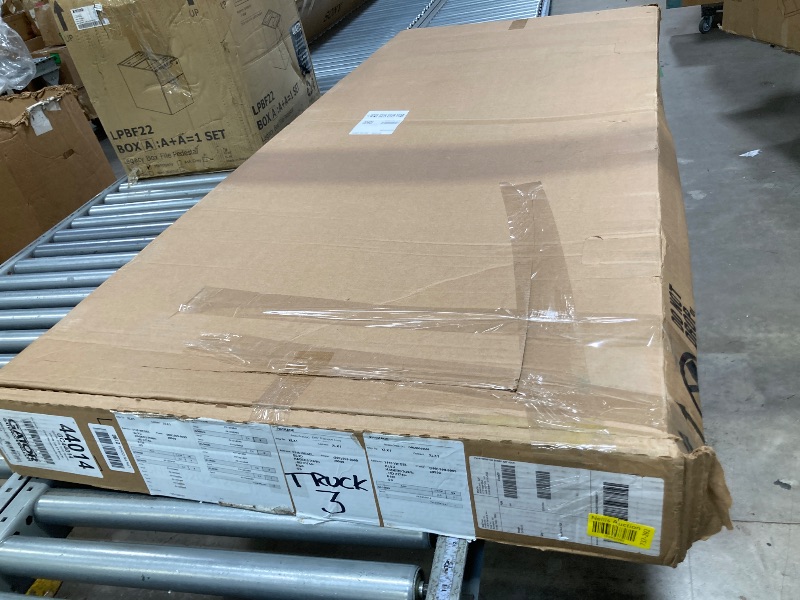 Photo 1 of ***SLIGHTLY BENT SELLING AS IS ***
Gator EFX Hard Tri-Fold Truck Bed Tonneau Cover | GC44014 | Fits 2016 - 2023 Toyota Tacoma (fits with or w/o bedside storage boxes) 5' 1" Bed (60.5")