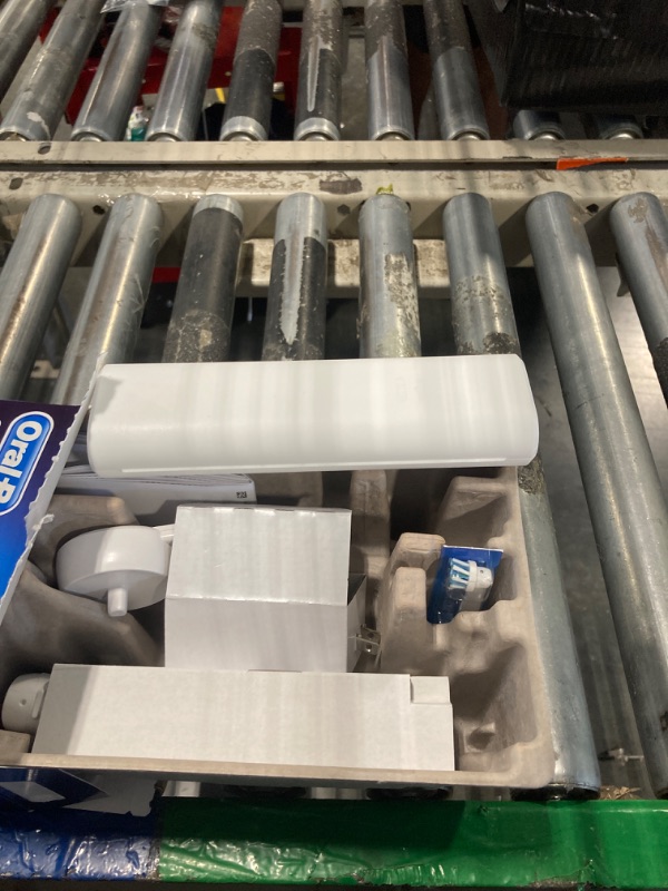 Photo 1 of **looks like new but open box**Oral-B Genius X Limited Rechargeable Electric Toothbrush with 1 Replacement Brush Head, Travel Case, White