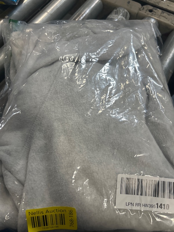 Photo 1 of ***USED****Amazon Essentials Men's Fleece Jacket, 1/4 Zipper Pullover, Large, Light Grey Heather