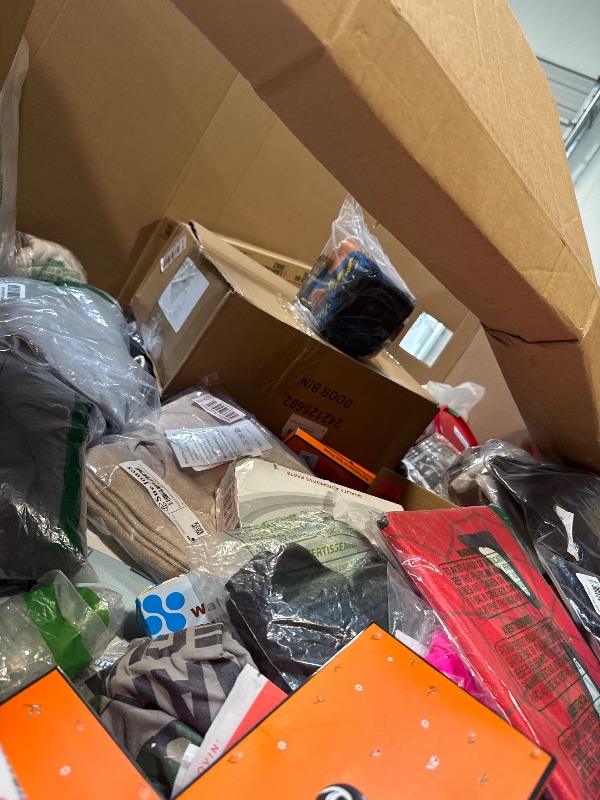 Photo 1 of ******************** PALLETTE Gaylord Full Of New And Used Items *** NO RETURNS FINAL SALE ***