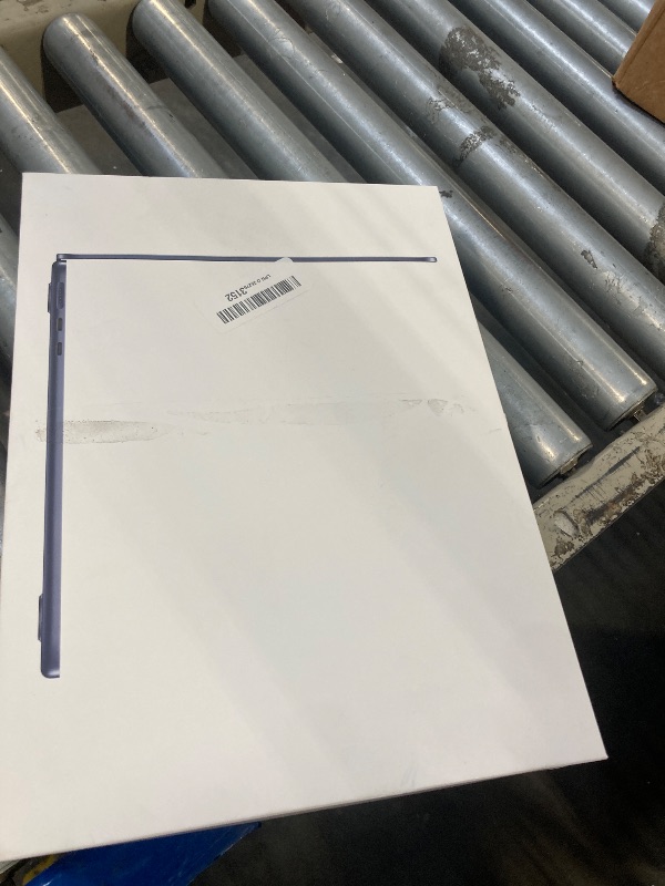 Photo 1 of **NON FUNCTIONAL, FOR PARTS ONLY, SALE FINAL**
Apple 2025 MacBook Air 13-inch Laptop with M4 chip: Built for Apple Intelligence, 13.6-inch Liquid Retina Display, 16GB Unified Memory, 256GB SSD Storage, 12MP Center Stage Camera, Touch ID; Midnight