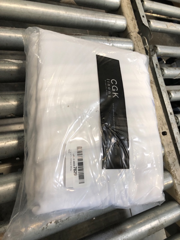 Photo 1 of ***GREEN/WHITE ZIGZAG PATTERN*** King 6 Piece Sheet Set - Cooling Sheets for Hot Sleepers - Hotel Luxury Bedding Set with 8-16 Inch Deep Pockets - 1 Flat & 1 Fitted & 4 Pillowcases - Soft, Easy Care and Wrinkle Free 