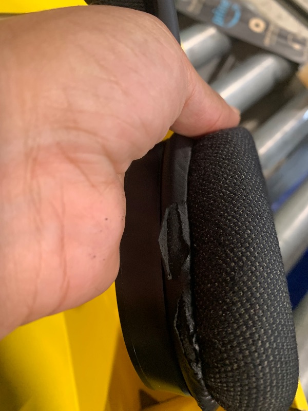 Photo 1 of ***WIRE DAMAGE AND COSMETIC DAMAGE. SOUND WORKS/ UNKOWN IF MIC WORKS**** CORSAIR VOID RGB ELITE Wireless Gaming Headset – 7.1 Surround Sound – Omni-Directional Microphone – Microfiber Mesh Earpads – Up to 40ft Range – iCUE Compatible – PC, Mac, PS5, PS4 –