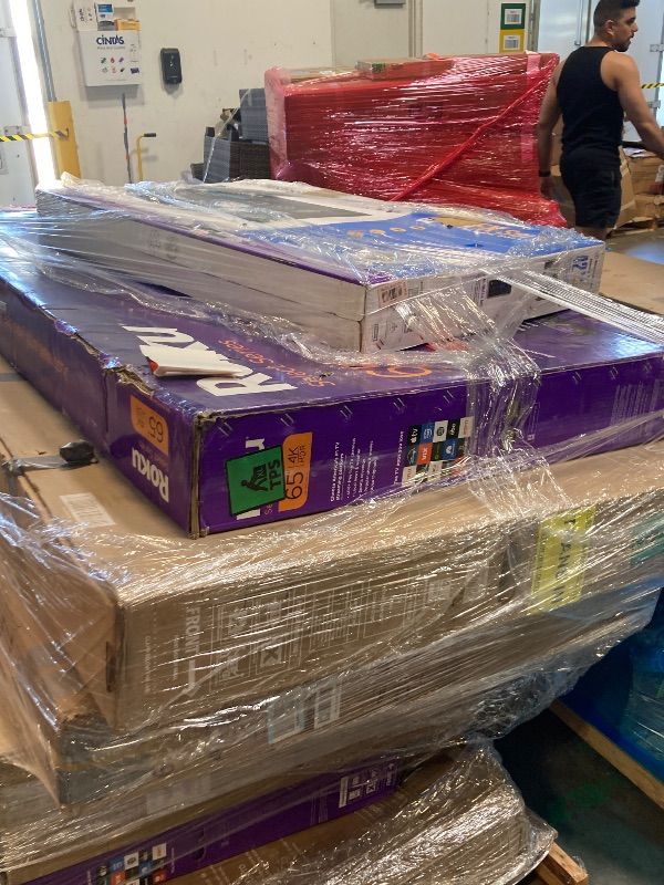 Photo 1 of *** BUNDEL OF TVS!! SOME CRAKED SOME DONT TURN ON, USE FOR PARTS. NO REFUND**
