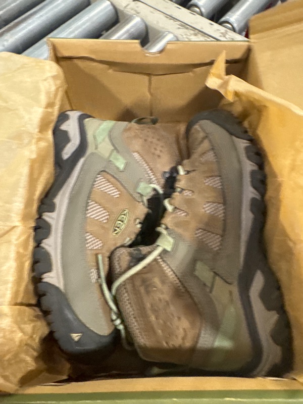 Photo 1 of * USED/DIRTY* Women's - Targhee Vent Mid Height Breathable Hiking Boots SIZE US 8