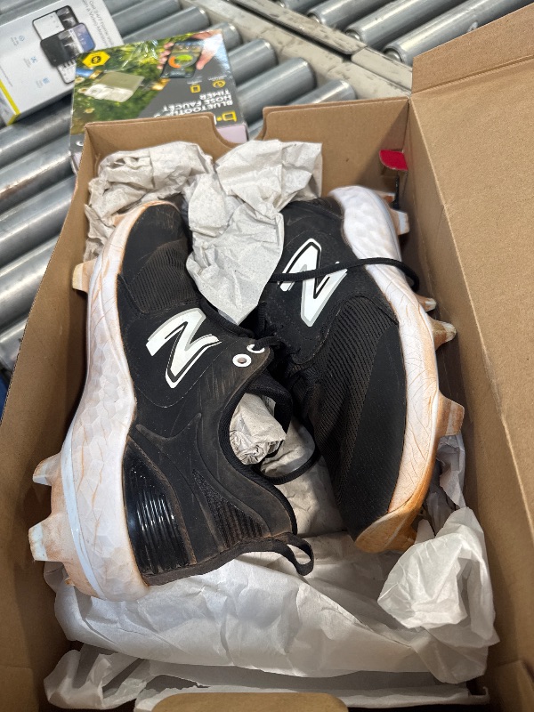 Photo 1 of ** USED/DIRTY ** New Balance Men's Fresh Foam 3000 V6 Molded Baseball Shoe, Black/White, 9