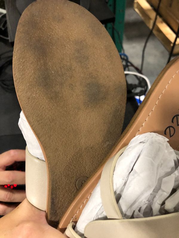 Photo 1 of *** so used***Ruiee Women's Flat Slides Sandals, Summer Flip Flops Comfort Round Open Toe Slip On Strap Thong Beach Shoes for Women.(LR22003,Beige,Size8)