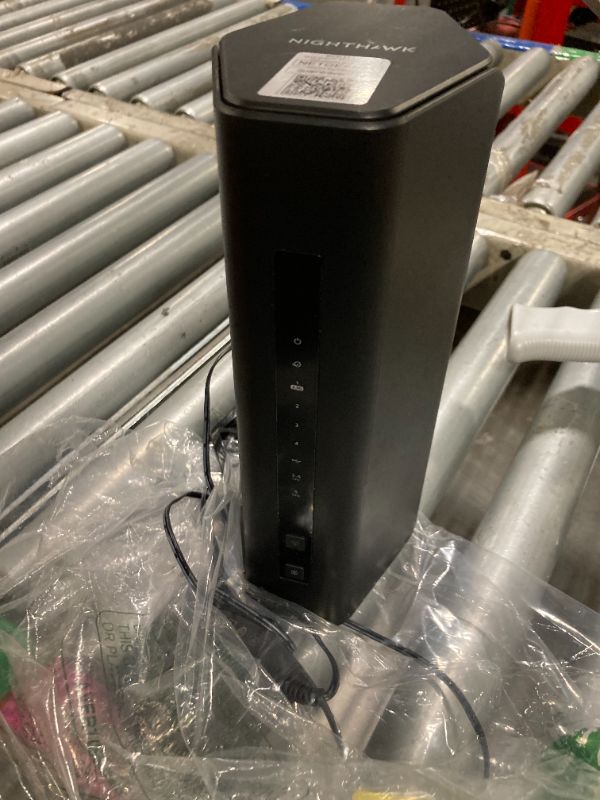 Photo 1 of ****MISSING THE MANUAL*****  NETGEAR Nighthawk Dual-Band WiFi 7 Router (RS200) – Security Features, BE6500 Wireless Speed (up to 6.5 Gbps) - Covers up to 2,500 sq. ft., 80 Devices – 2.5 Gig Internet Port - Free Expert HelpLPNO384634033
