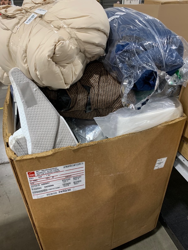 Photo 1 of BUNDLE OF MISCELLANEOUS ITEMS (CUSHIONS, PILLOWS, COMFORTERS, ETC.) 25 ITEMS INCLUDED