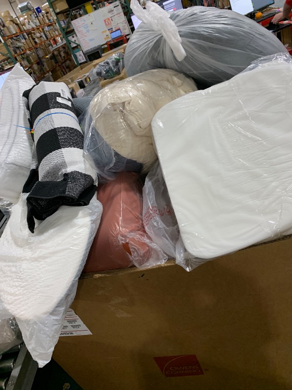 Photo 1 of BUNDLE OF MISCELLANEOUS ITEMS (CUSHIONS, PILLOWS, COMFORTERS, ETC.) 20 ITEMS INCLUDED