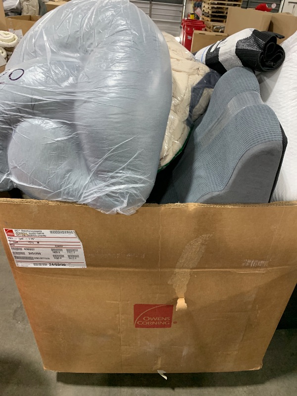 Photo 1 of BUNDLE OF MISCELLANEOUS ITEMS (CUSHIONS, PILLOWS, COMFORTERS, ETC.) 20 ITEMS INCLUDED