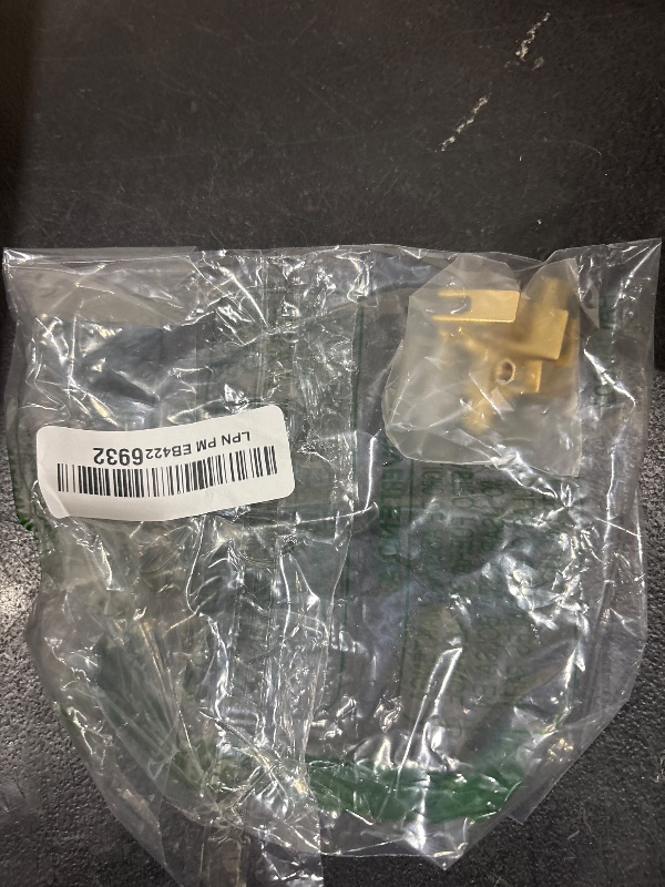 Photo 1 of WYVERN AUDIO [4 Pack] 4 pcs Total Hi-end Banana to Spade Adapter Plug/Speaker Cable Connector 4 PCS [Wy-yp01 / Spade De L]