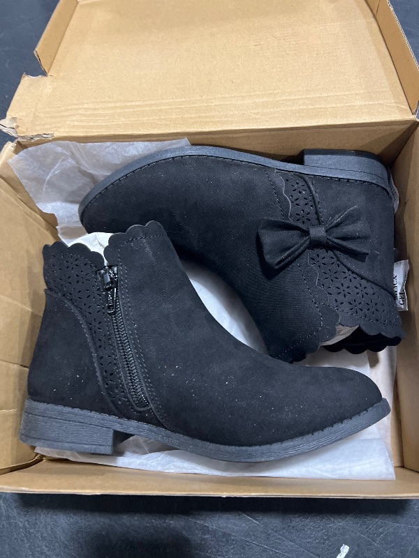 Photo 1 of kids shies size 2 