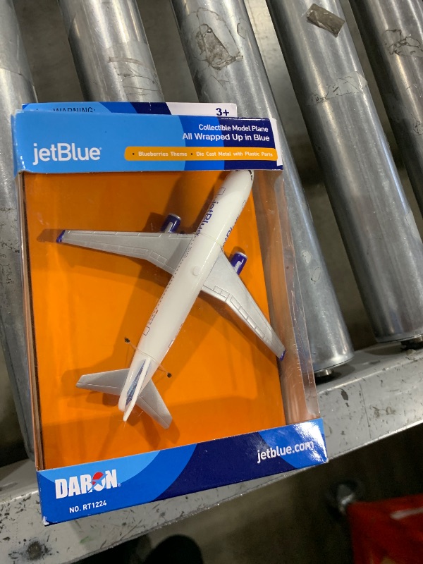 Photo 1 of Daron Toy Airplane – jetBlue – Die-Cast Metal Model Airplane Toy with Plastic Parts for Kids Ages 3+