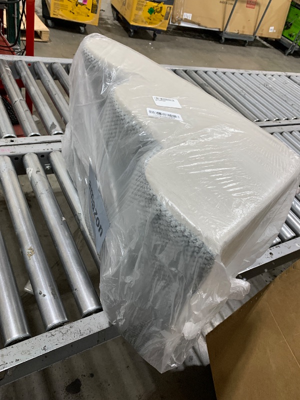 Photo 1 of Mity rain Cat Stairs, 3-Steps Cat Stairs for Old Cats, Gentle Slop Design for Senior/Injury/Small Cats, Strong Support 3D Cat Ramp for Climbing on Bed Chair Couch
