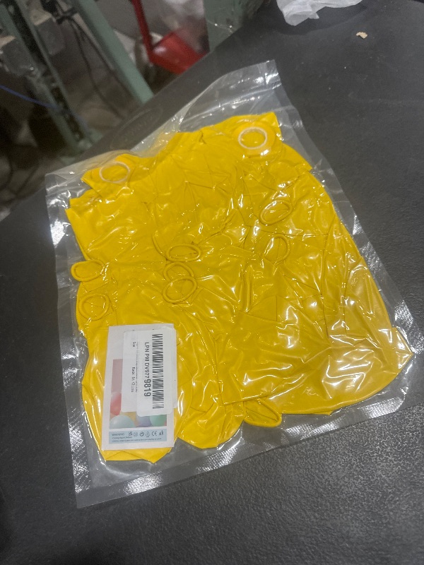 Photo 1 of 32Pcs Yellow Big Balloons 18 Inch, Round Large Latex Party Balloons for Birthday Wedding Decorations. (yellow)
