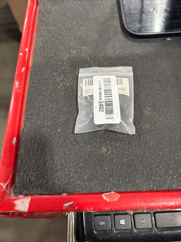 Photo 1 of Blade Clamp Replace for Makita Reciprocating Saw JR3000 JR3000V JR3020 JR3030 Reciprocating Screw Replacement Parts M5X15 Hex Head Bolt 313067-2 313075-3 266090-5 265986-7 265836-6