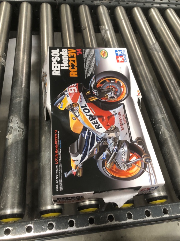 Photo 1 of Tamiya 14130 1/12 Repsol Honda RC213V '14 Motorcycle Plastic Model Kit