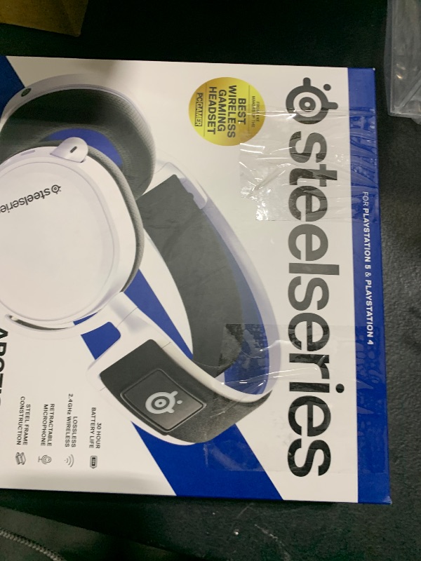 Photo 1 of SteelSeries Arctis 7P+ Bluetooth Wireless Gaming Headset for PlayStation 4/5 - White