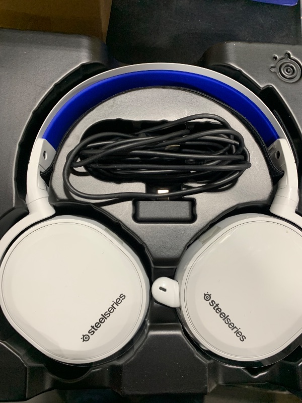 Photo 1 of SteelSeries Arctis 7P+ Bluetooth Wireless Gaming Headset for PlayStation 4/5 - White