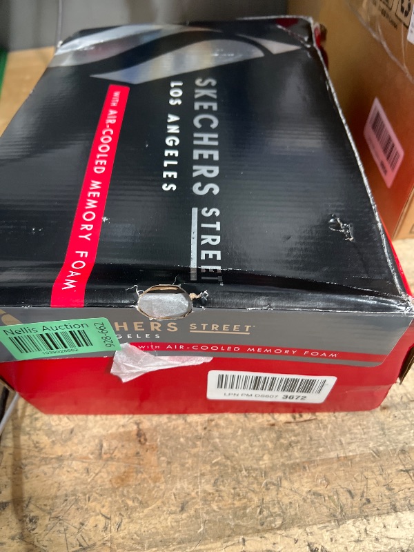 Photo 1 of (USED/FAIR) (SIGNS OF USE) (SIZE 9.5) Skechers Men's Uno-Stand on Air Sneaker, White, 9.5