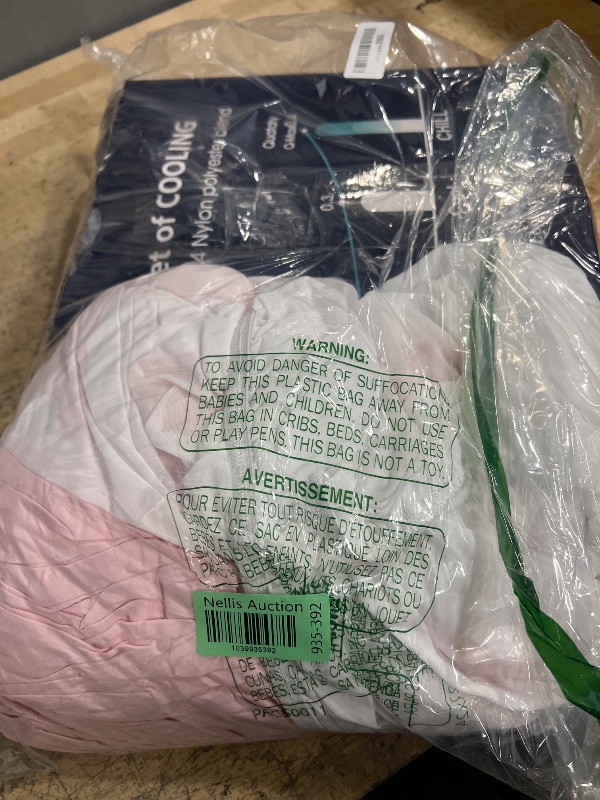 Photo 1 of Quataly Cooling Comforter Set with Sheets&Pillowcase,Cooling Blanket for Hot Sleeper Cold ice Double Side Pink Bed Set Twin Size 3pcs(Comforter+Fitted Sheets+Pillowcase)