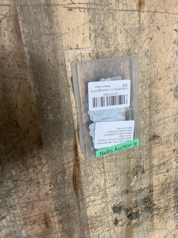 Photo 1 of 40PCS Edible Daisy Cupcake Toppers Edible Wafar Paper Spring Bridal Engagement Baby Shower Birthday Party Drink Toppers Anniversary Party Decorations Supplies White1