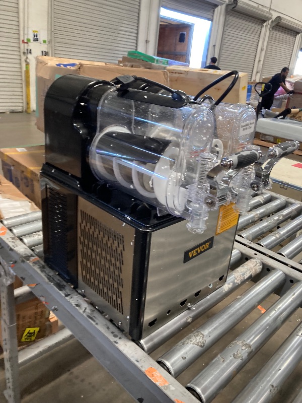 Photo 1 of ***PARTS ONLY***VEVOR Commercial Slushy Machine, 3Lx2Tank Slushie Machine, 370W Frozen Drink Machine with Temperature Preservation, Slushy Maker Machine for Supermarkets Cafes Restaurants Bars, Black