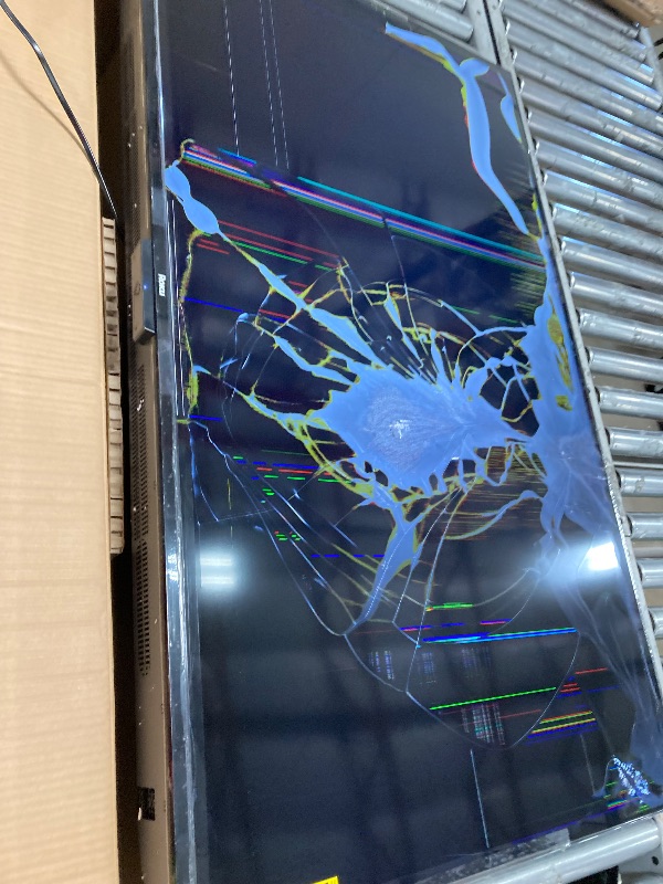 Photo 1 of **SMASHED SCREEN FINAL SALE**Roku Smart TV – 55-Inch Select Series 4K HDR RokuTV with Roku Enhanced Voice Remote, Brilliant 4K Picture, Automatic Brightness, & Seamless Streaming – Live Local News, Sports, Family Entertainment