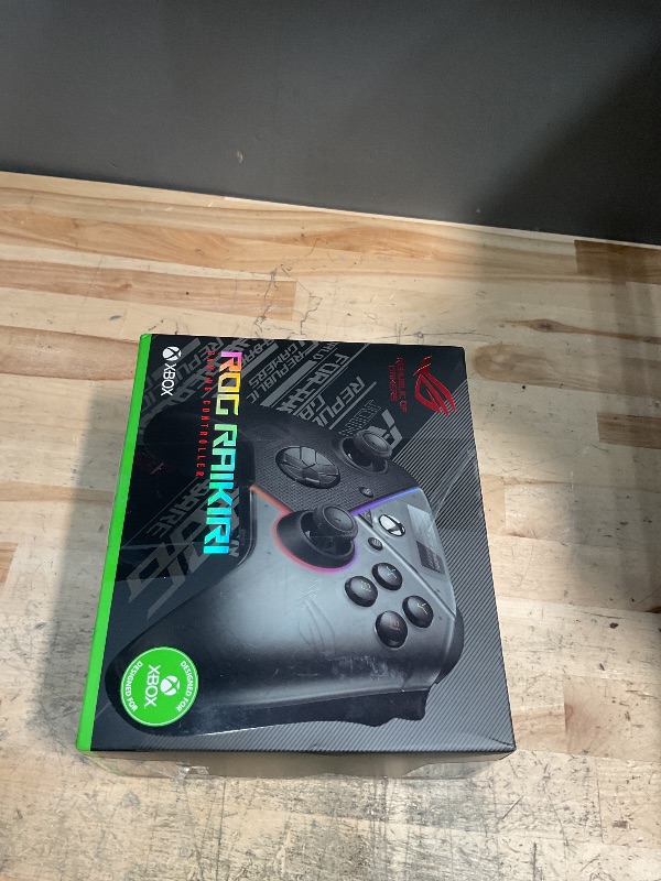 Photo 1 of ASUS ROG Raikiri officially licensed Xbox controller, remappable buttons & triggers, 2 rear buttons, step & linear triggers, adjustable joystick sensitivity, 3.5mm jack with ESS DAC, for PC and Xbox