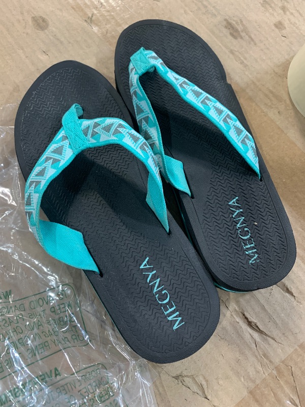Photo 1 of (see all images) MEGNYA Women's Classic Arch Support Comfortable Pain Relief Flip Flop Sandals, Soft Athletic Mint Size 6