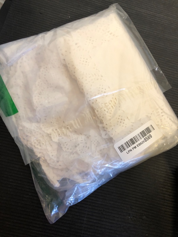 Photo 1 of 150Pcs Doilies for Dessert Trays White Lace Paper Doilies Assorted Sizes Disposable Doily Rectangle Round Paper Doilies for Tables Buffet Cake Fried Food Wedding Party Tableware Decor